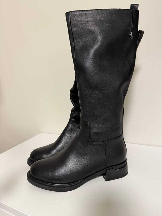 Жіночі зимові чобітки шкіряні чорні