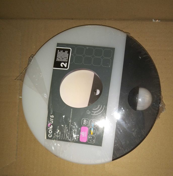 Nowy plafon, kinkiet, światło na fotokomórkę