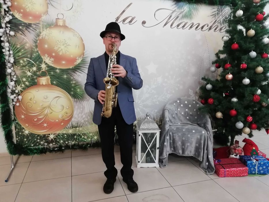 Музикант саксофоніст у місті Кременчук