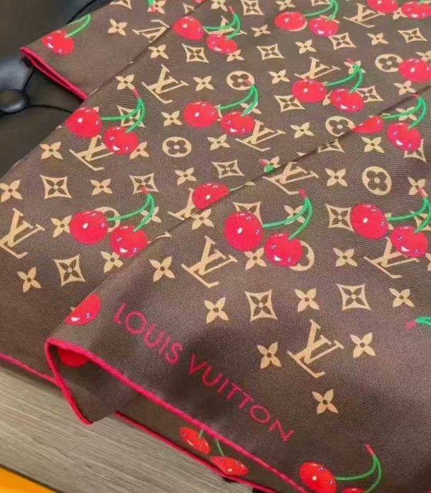 Chusta z wiśniami LV x Takashi Murakami,