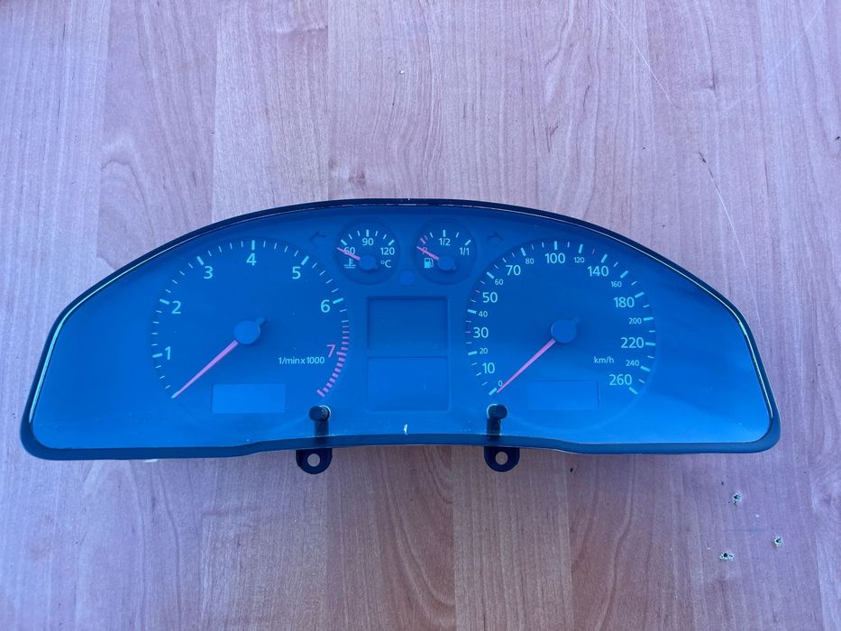 LICZNIK ZEGARY AUDI A4 B5 8D0920901F