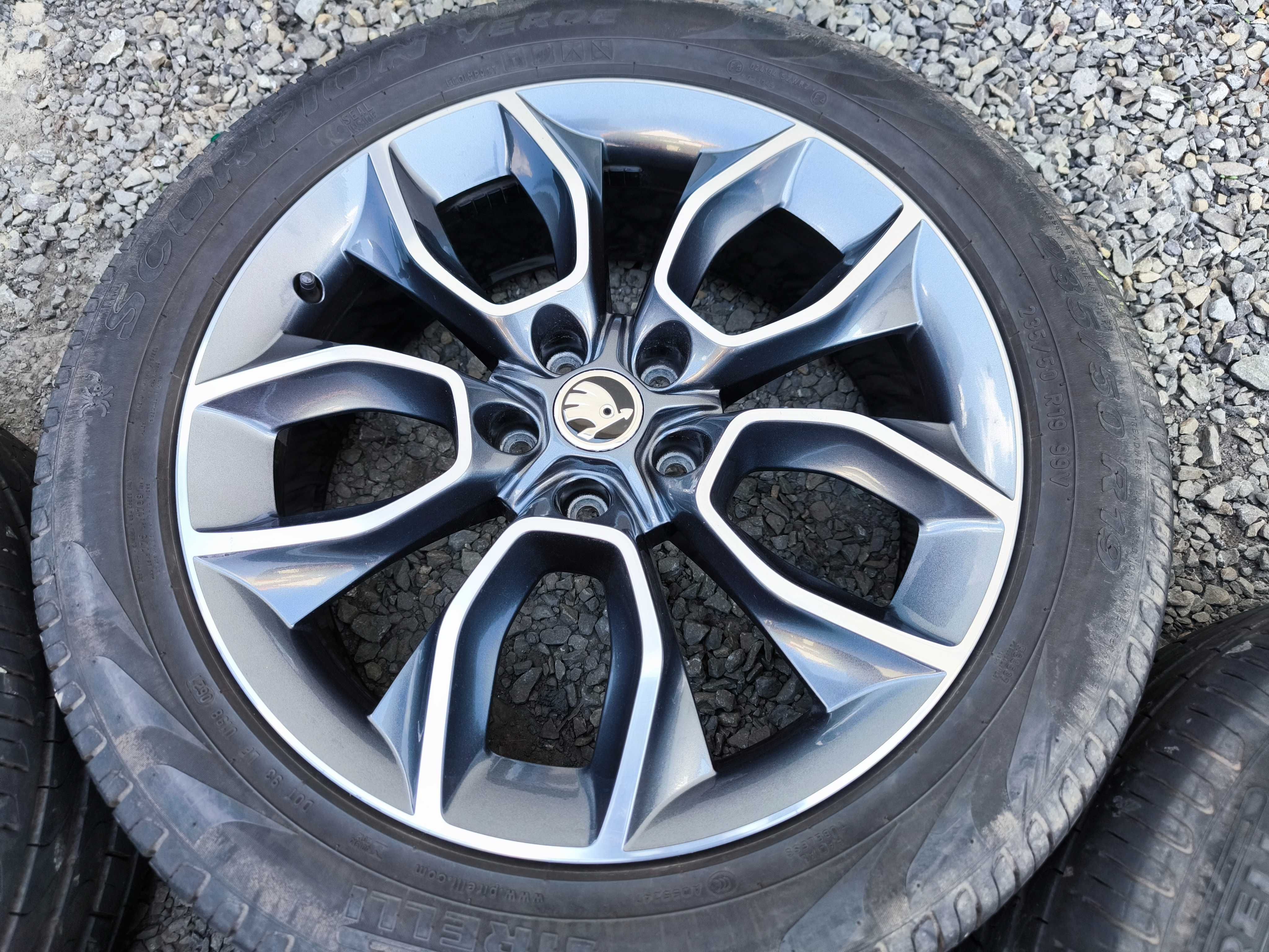 Koła Skoda KaroQ Octavia SuperB Yeti Kodiaq VRS 19"  5x112 ET43 235/50