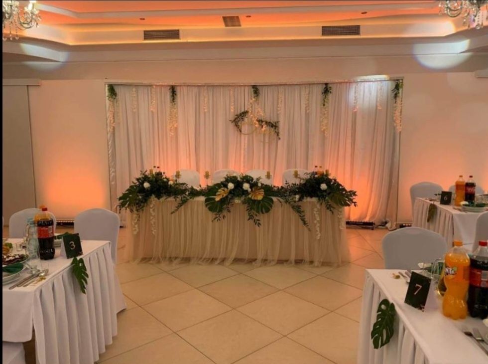 Skirting na stół pary młodej