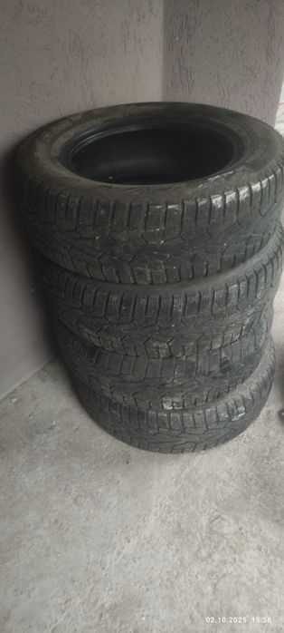 Зимова резина 215/65/R16