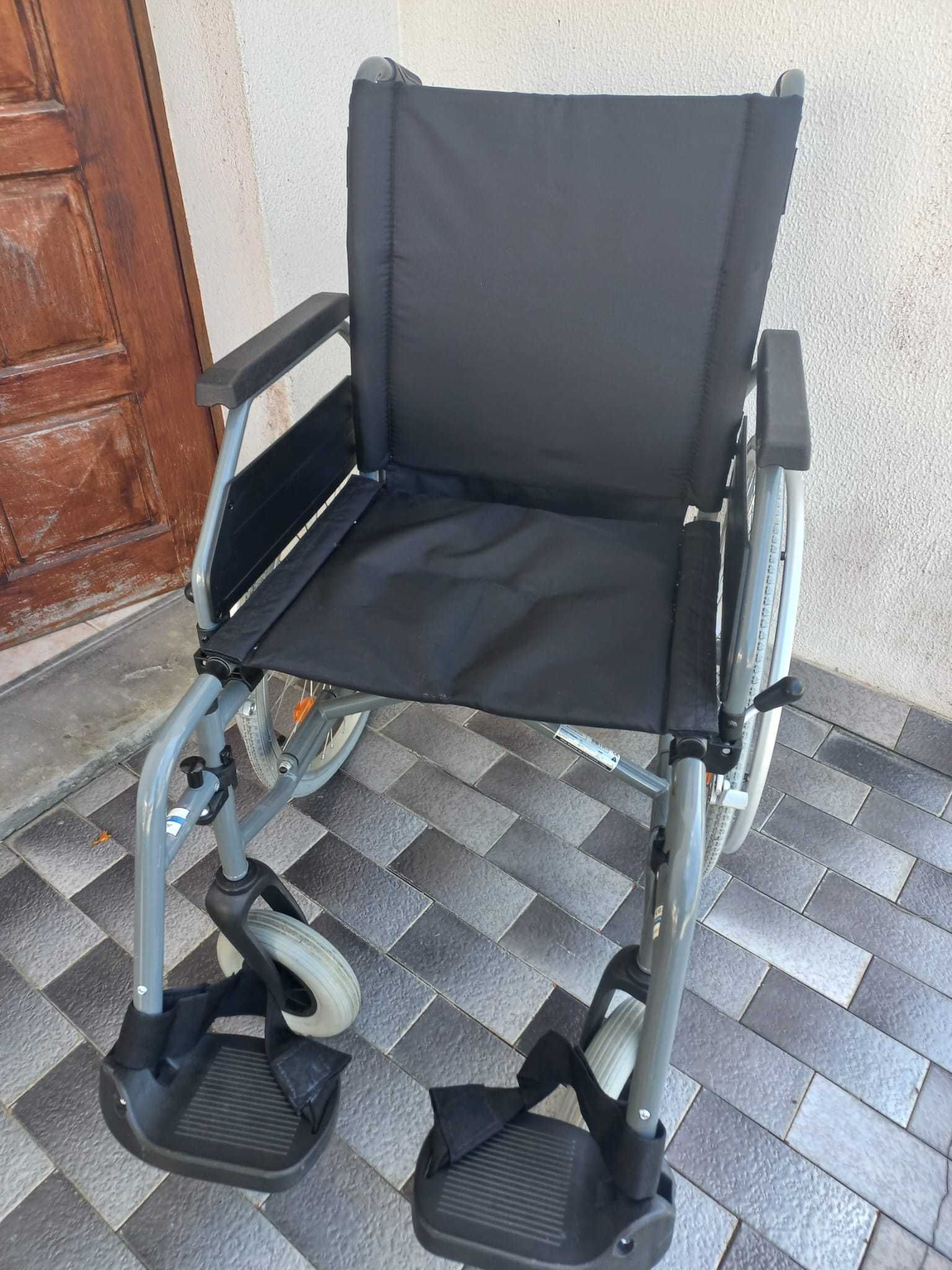 Cadeira de rodas manual e almofada viscoflex