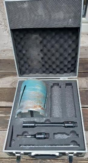 Otwornica diamentowa 117 z walizka i akcesoriami .