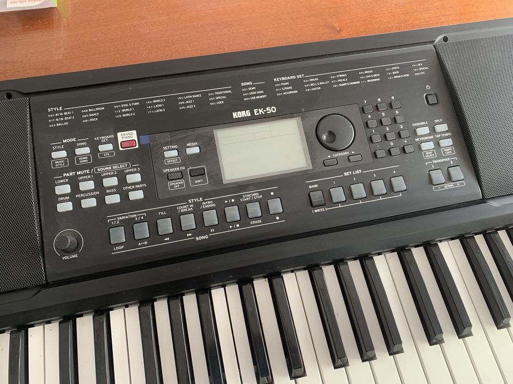 Teclado Korg EK-50