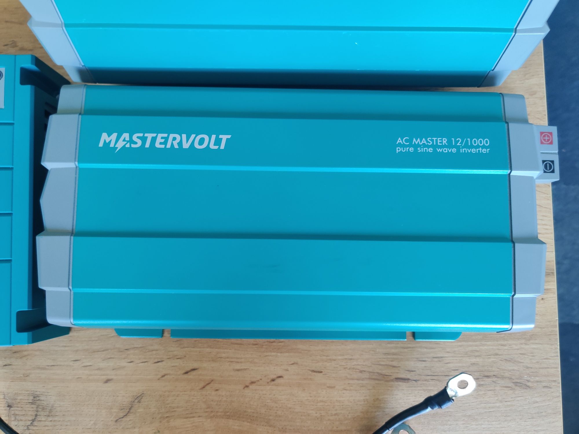 ТОП інвертор з чистим синусом Mastervolt AC Master 12/1000