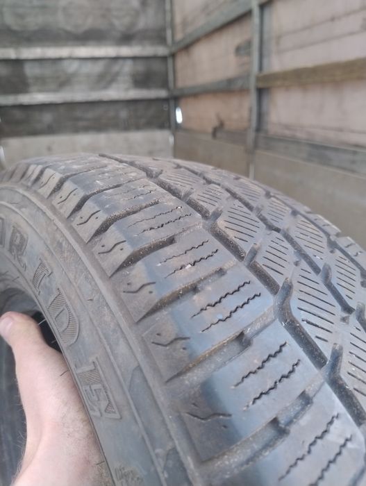 Opony zimowe 235/65/16C 2023
