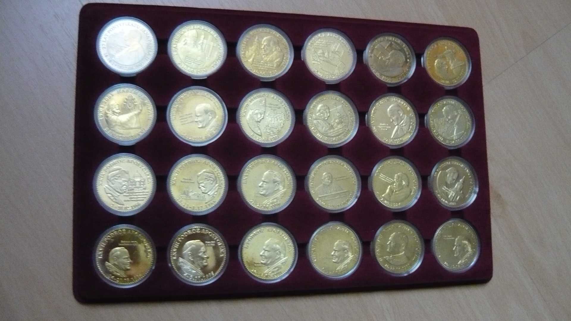 Kolekcja 24 pozłacanych medali Jan Paweł II-Pielgrzym