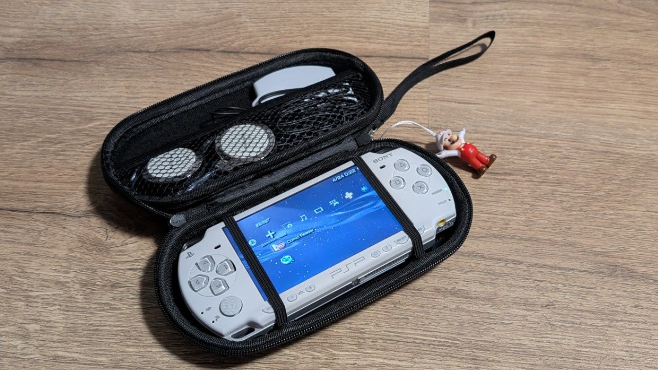 Біла PSP 2000 в гарному стані