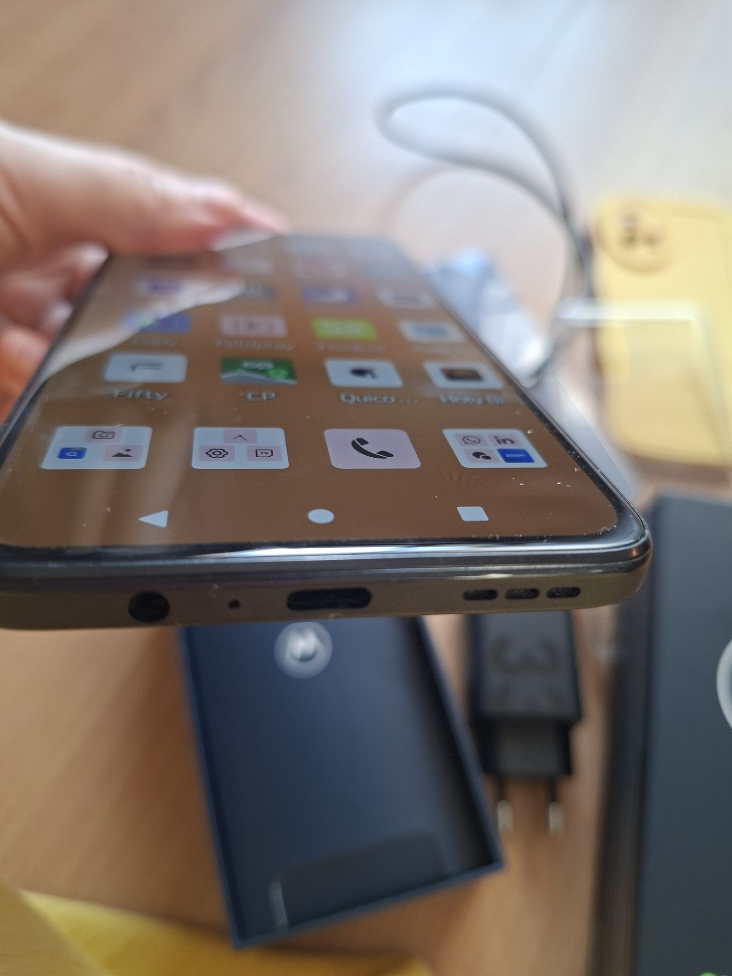 Motorola g72 + carregador + 4 capas