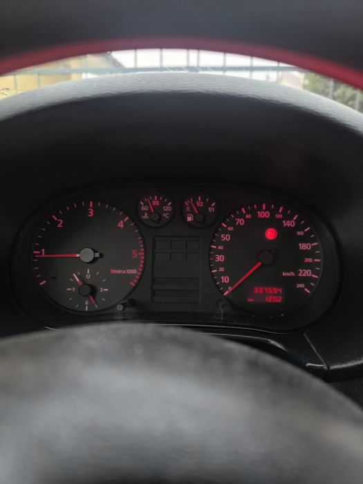 Vendo Audi A3 90cv
Carro conta com 340mil  km
Carro não precisa de nad