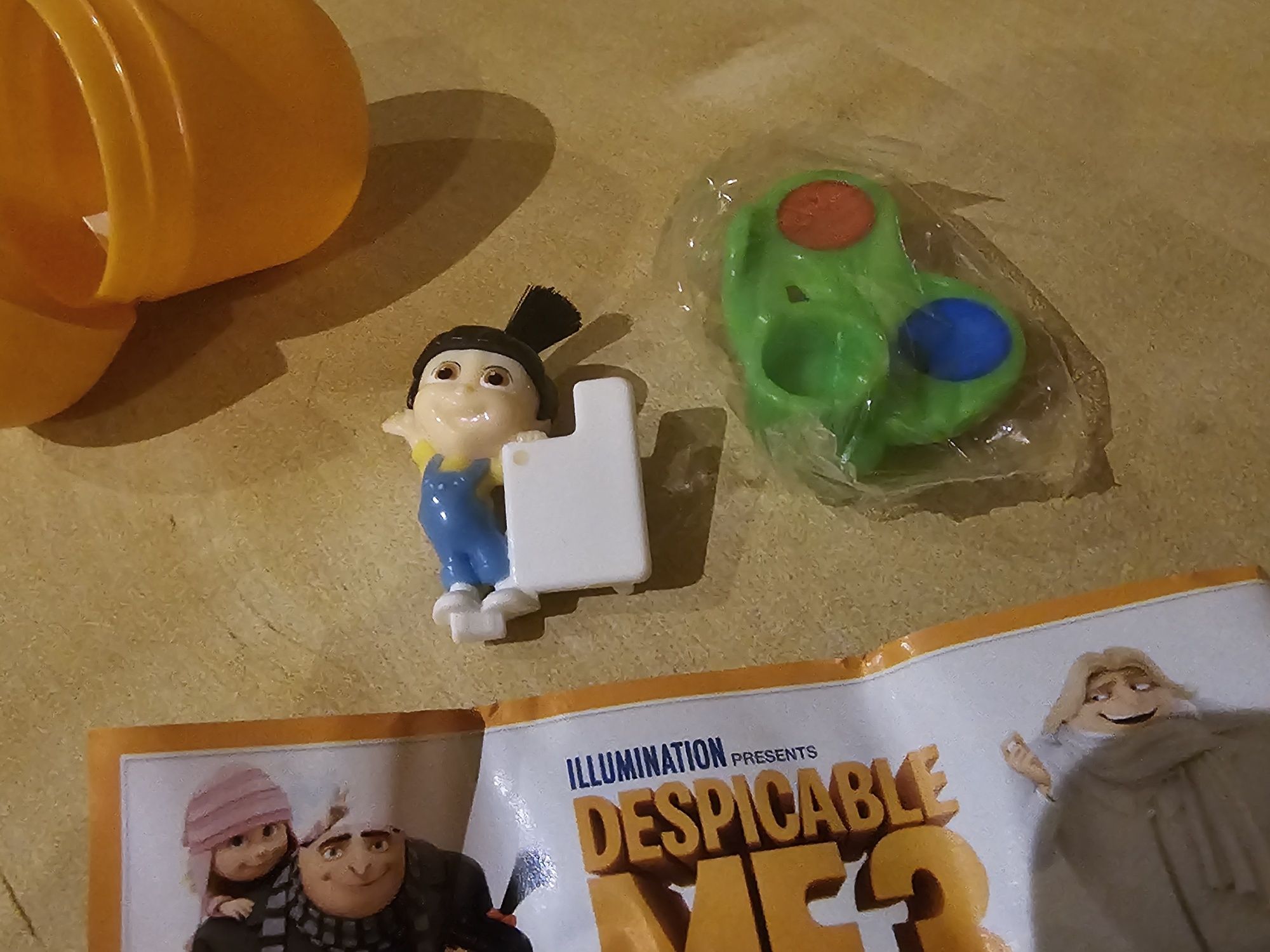 Figurka Agnes Gru Dru i Minionki Kinder niespodzianka