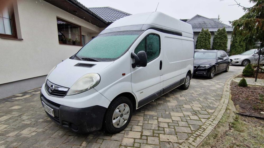 Opel vivaro 2,5cdti long max wysoki hak klima webasto