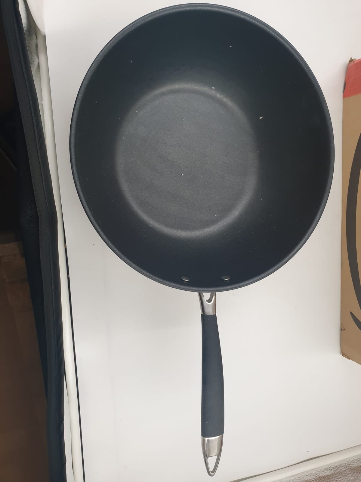 Patelnia typu wok 28 cm Amazon Basics