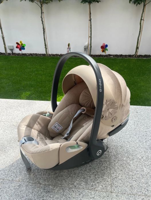 Fotelik Cybex Cloud Z i-Size FLOWER beżowy z baza