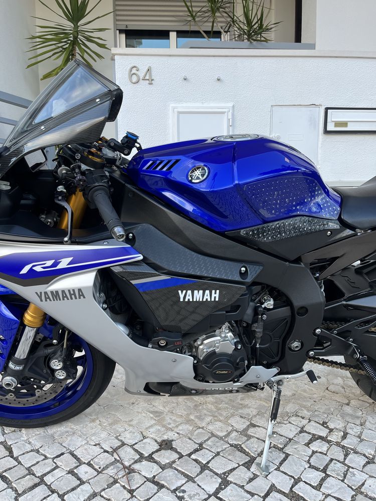 Yamaha r1 2016.