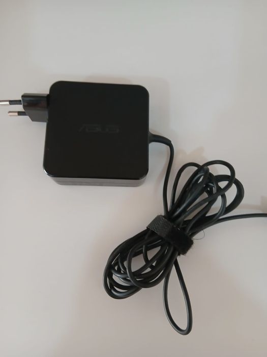 Carregador ASUS em bom estado