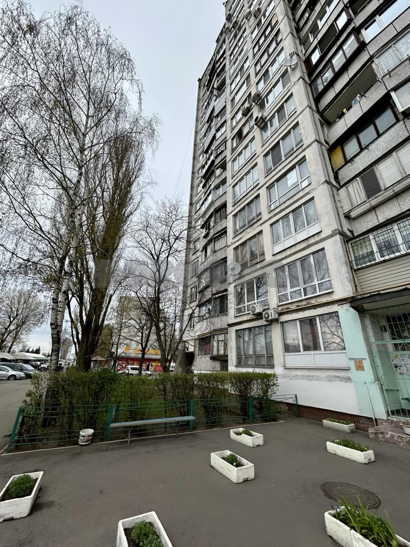 Продаж 3 кімн. кв-ри 70 м2 вул. Зодчих, 68/2
