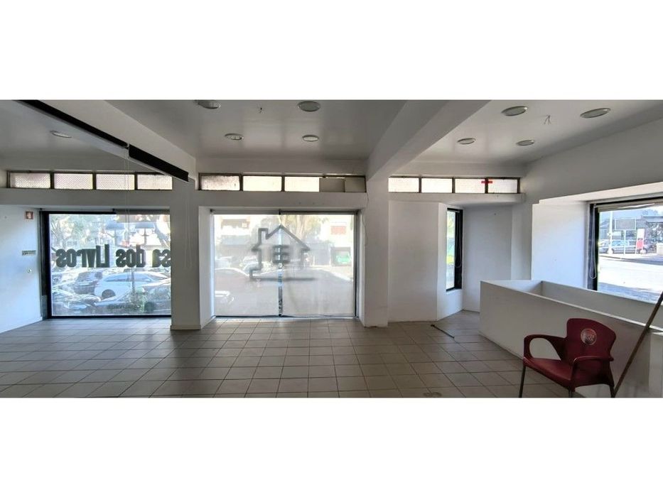 Excelente Loja para Arrendamento - Amadora (Reboleira)