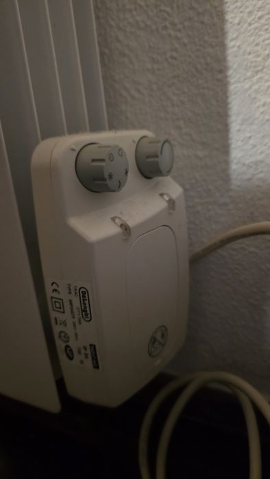 Aquecedor a óleo DeLonghi City700 p/parede