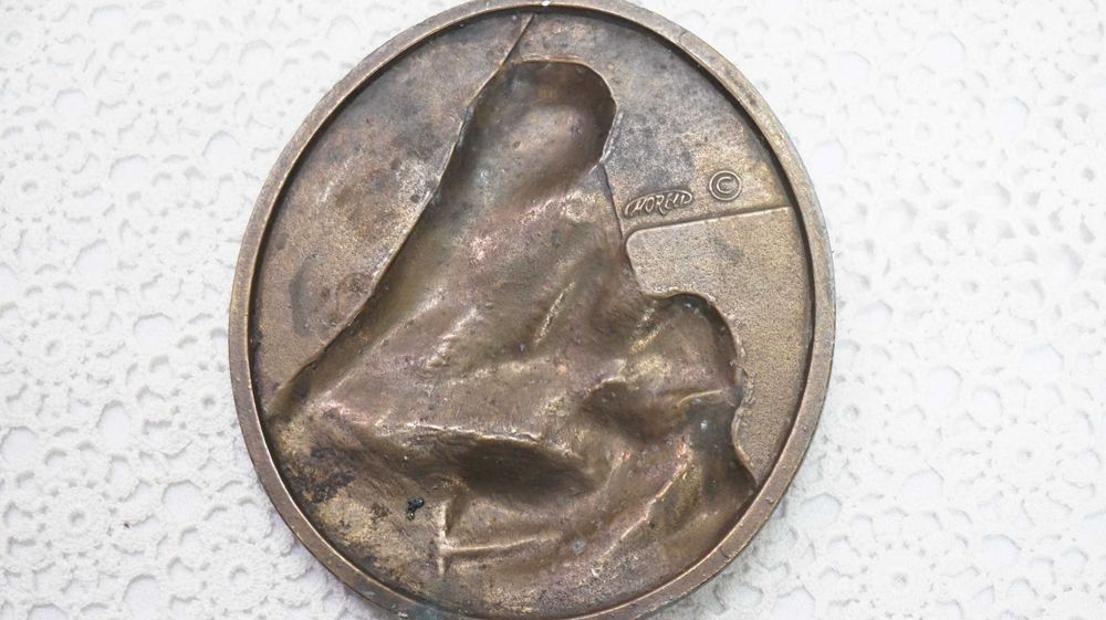 Plakieta - medalion wykonana z mosiądzu Matka Boska