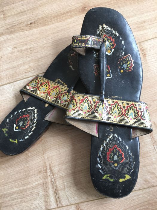 Sandálias e botas para homem e mulher