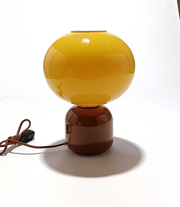 Candeeiro de mesa moderno em vidro