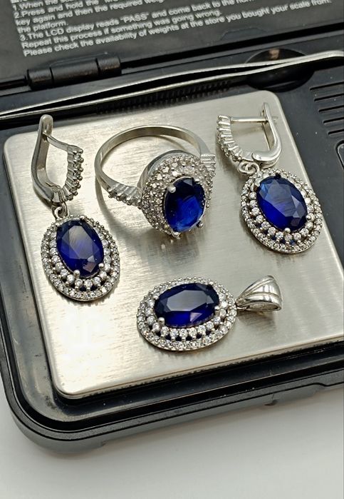 Серебряный набор с сапфирами  925 пробы