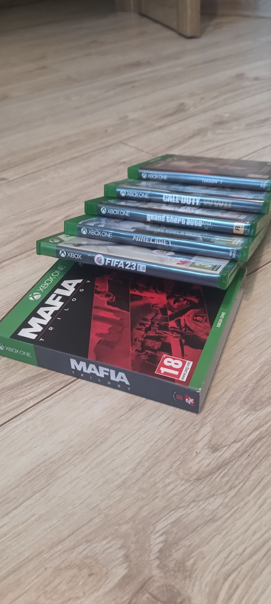 Xbox one 1TB +2 pady