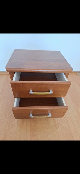 Szafka nocna, szuflady