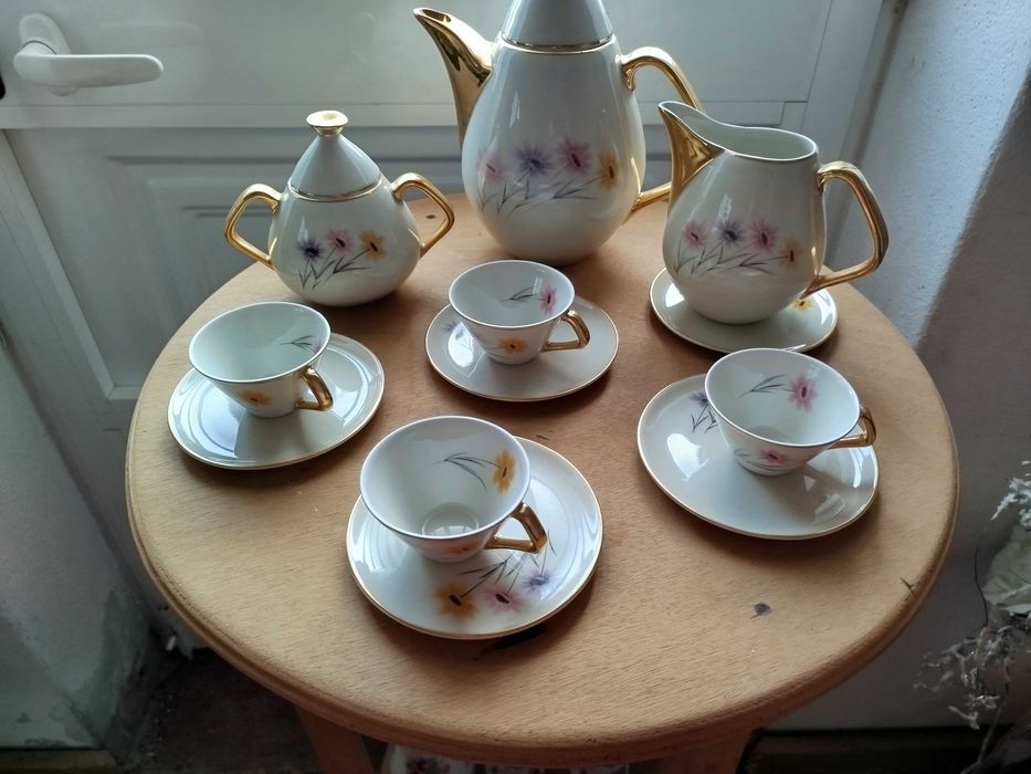 Conjunto de café em bom estado