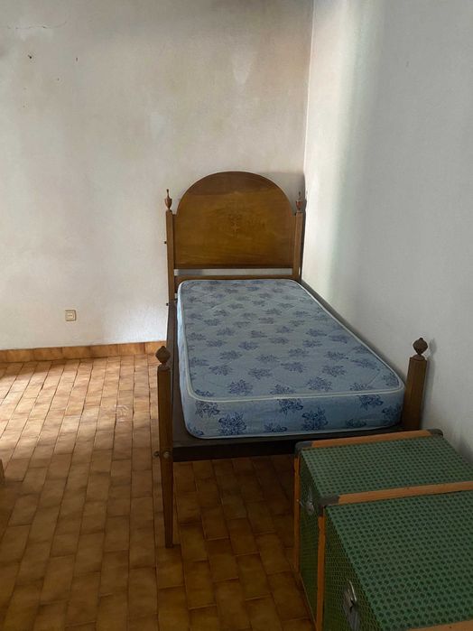 Vende-se Moradia com quintal e poço