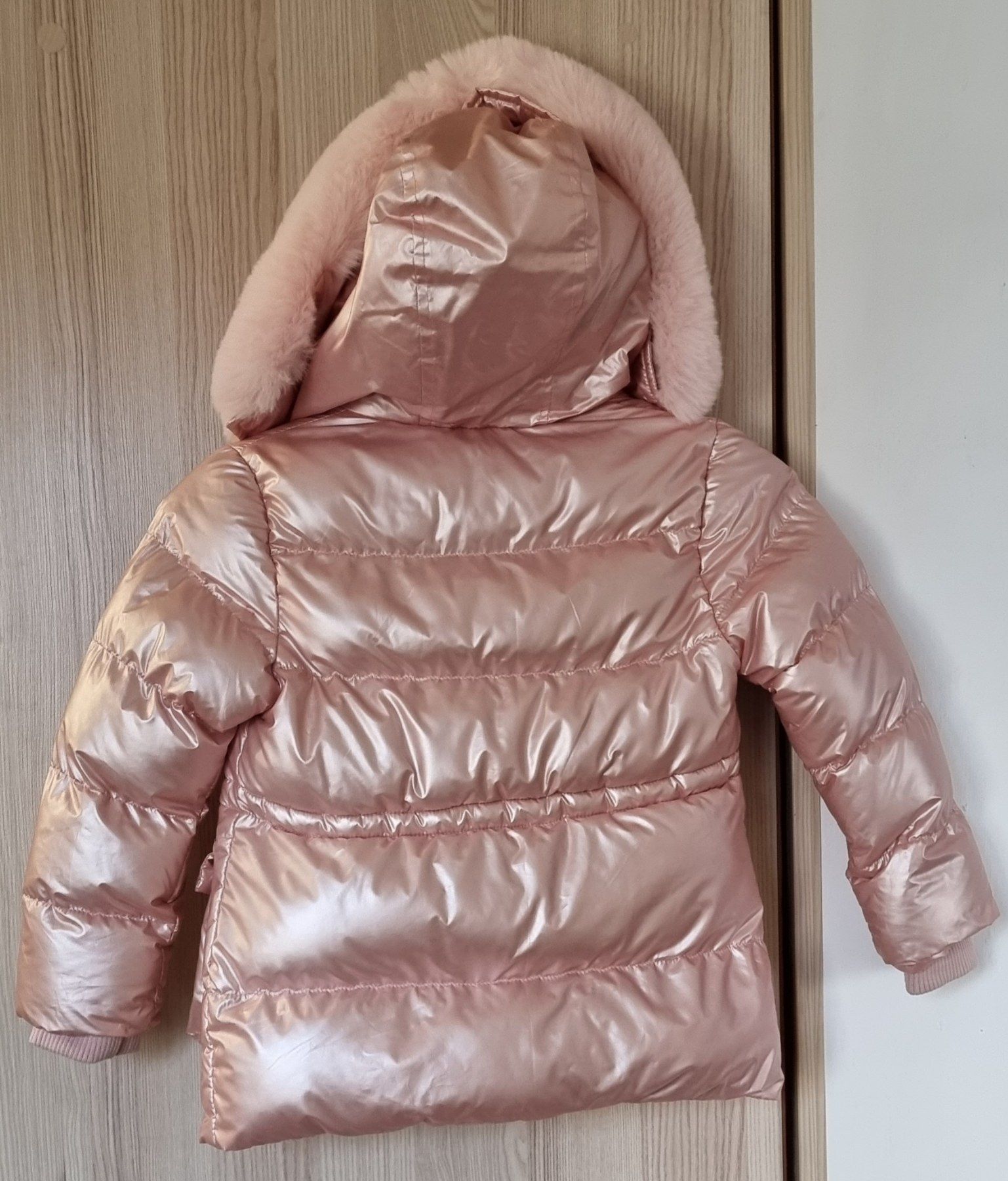 Куртка пудра  на девочку зима 3-5 лет б/у