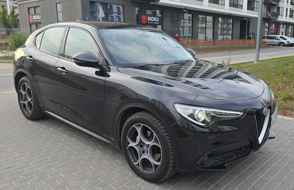 Alfa Romeo Stelvio Skóra tempomat ha nawigacja światła LED RADAR spalanie 5 litrów