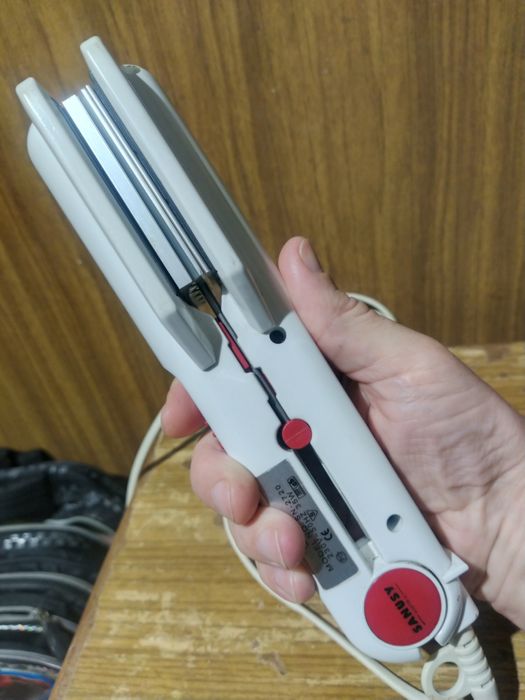 Стайлер, утюжок для волос.