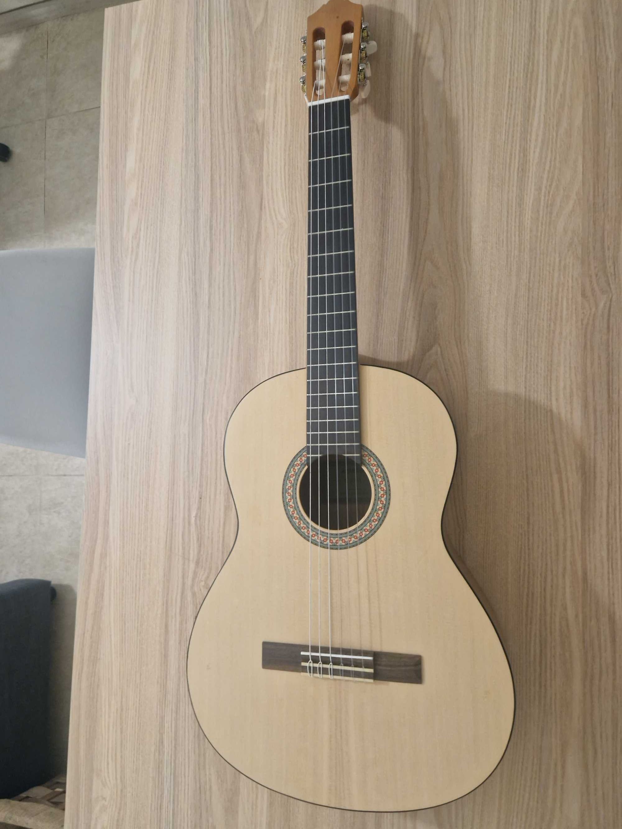 Guitarra clássica Yamaha C30M + Kit completo (tem 1 ano e sem uso)