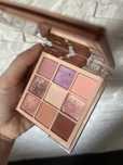 Huda beauty paleta nude light