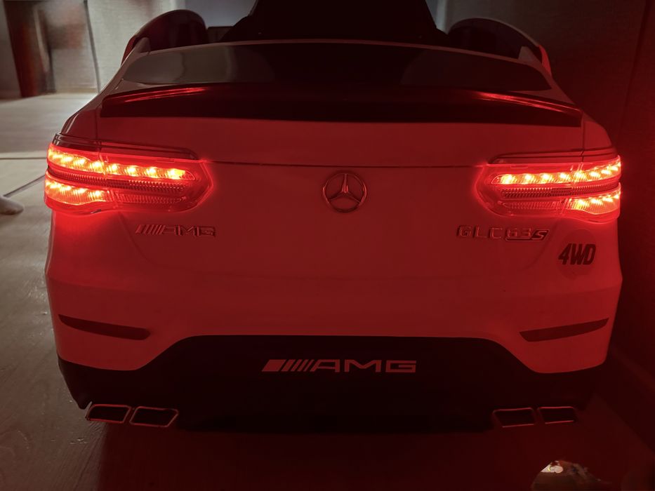 Дитяча машинка электромобиль