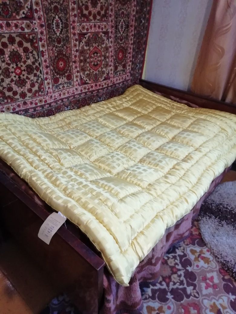 Продам пуховое одеяло.