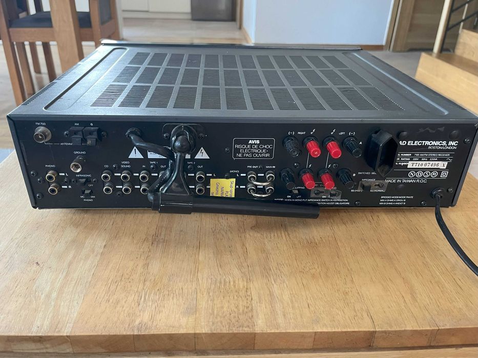 Amplituner NAD 7100 Monitor Series  FM AM
