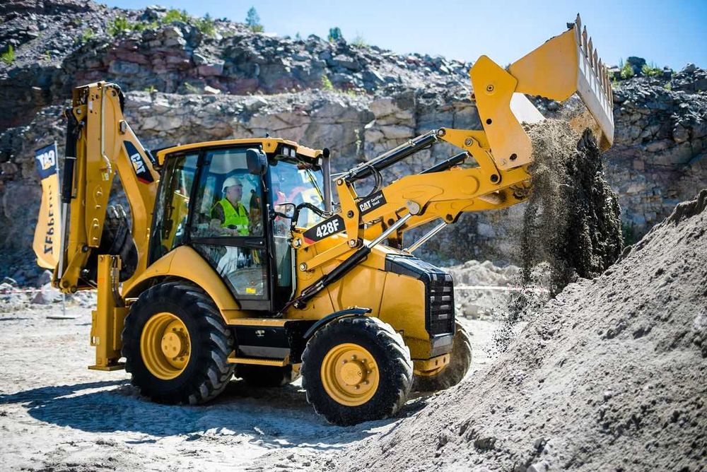 Екскаватор послуги. Трактор-погрузчик. Экскаватор Аренда