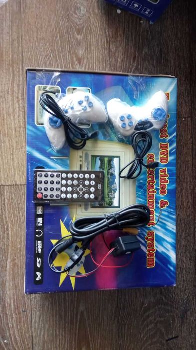 Підголівник із монітором і DVD-програвачем