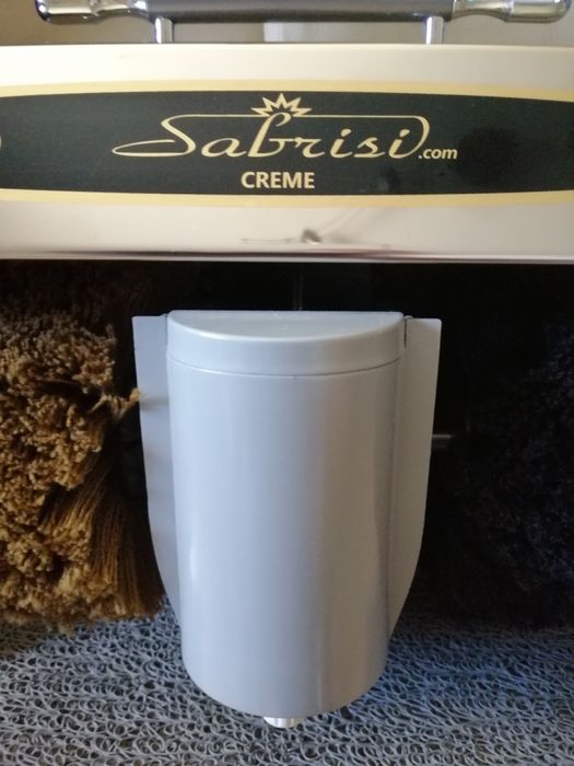 Máquina de engraxar e polir sapatos marca Sabrisi