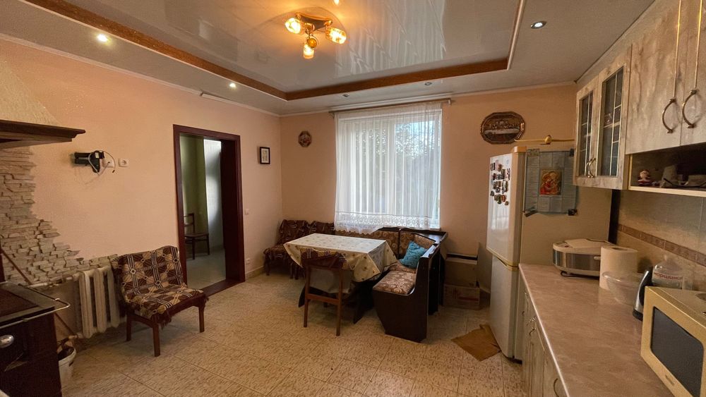 Просторий цегляний будинок біля Калуша – 122 м², ділянка 22 сотки