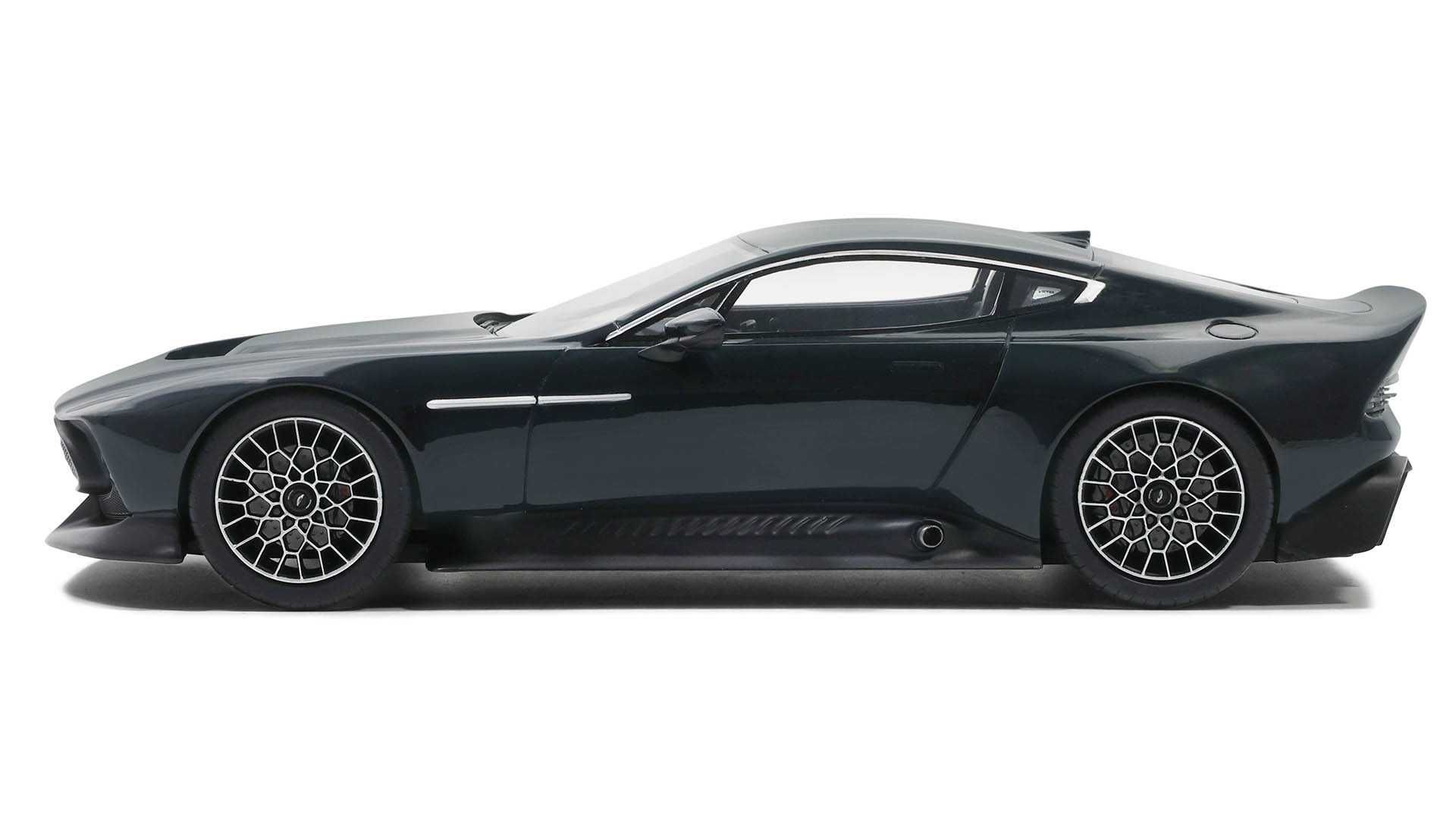 Model 1:18 GT Spirit Aston Martin Victor 2021 dark green GT428