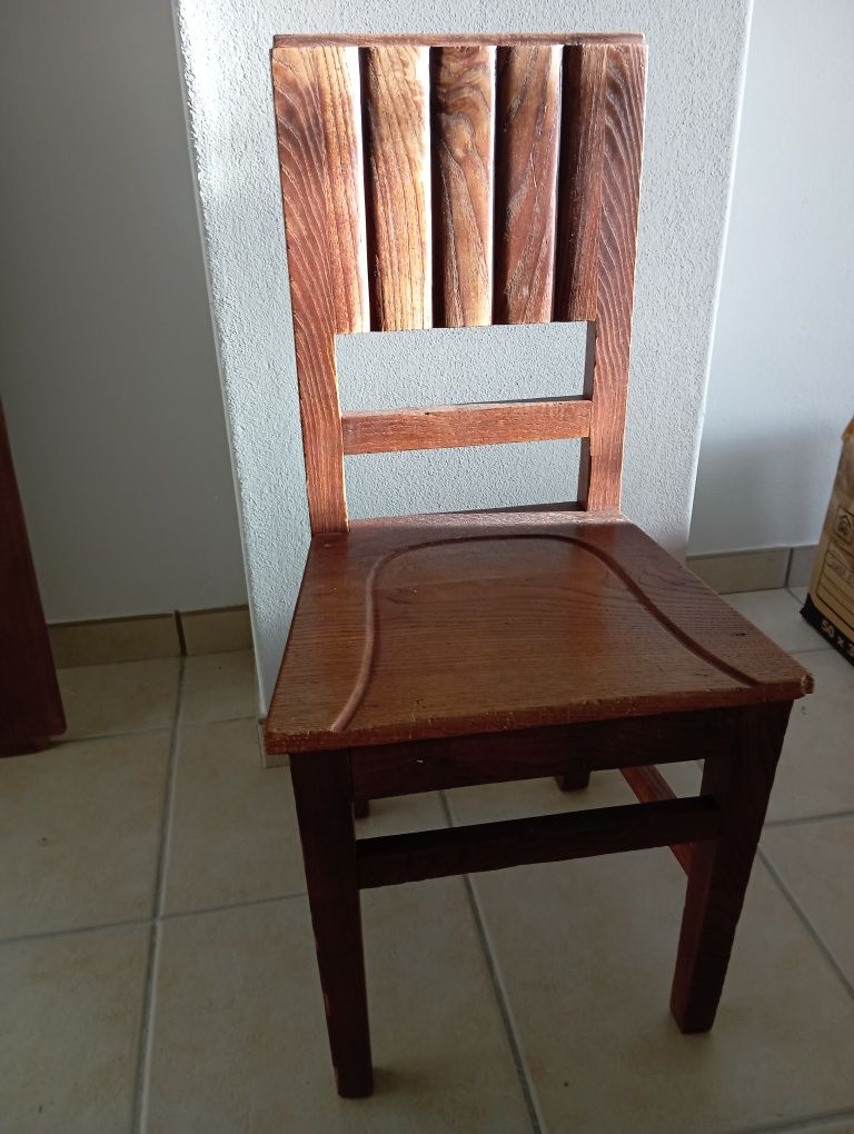 Cadeira rustica em madeira maciça