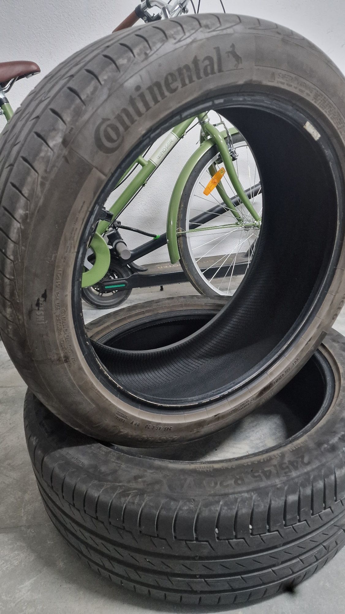 Pneus Continental 245/45 R20