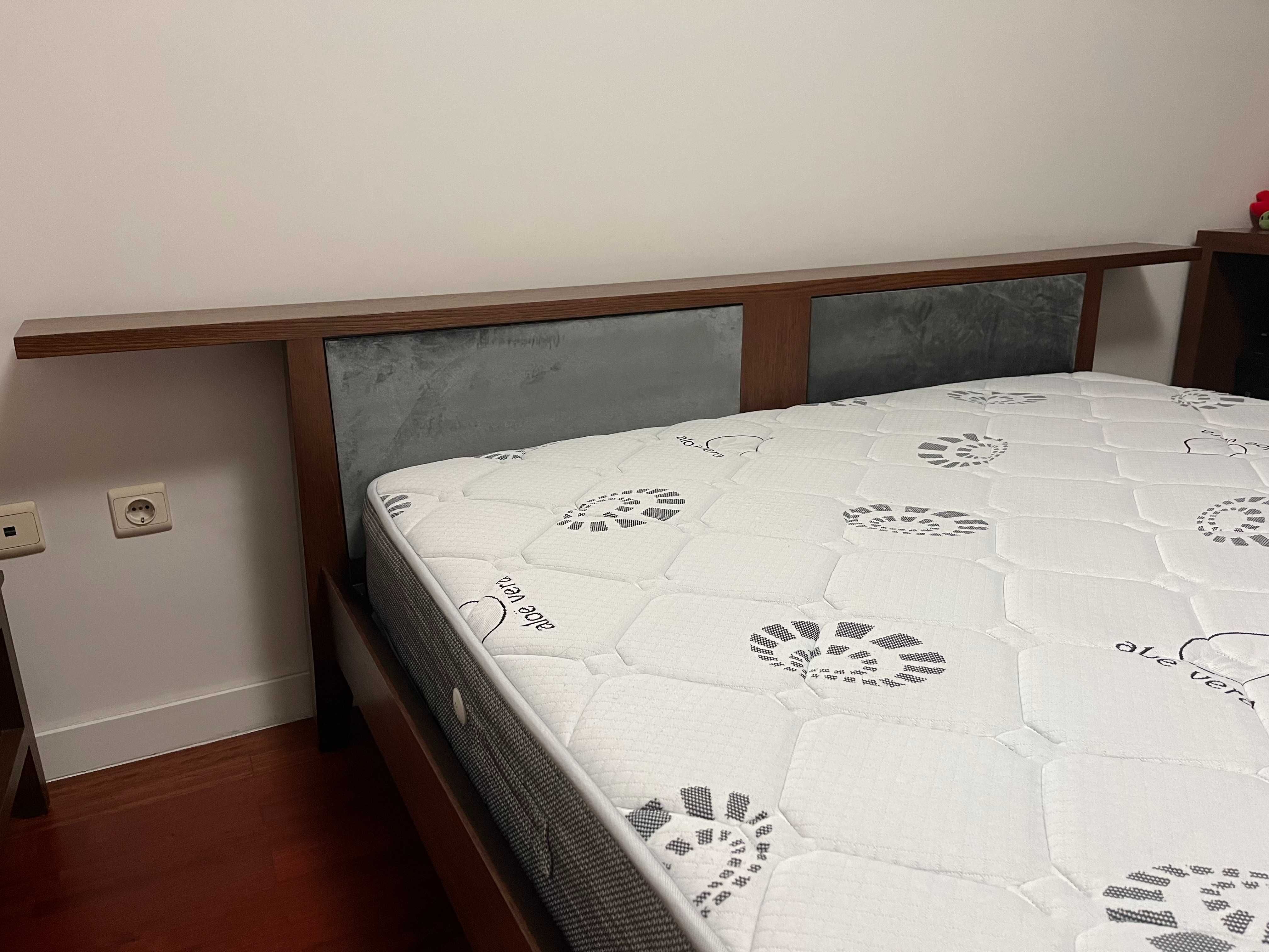 Cama casal (1,60) com estrado e colchão